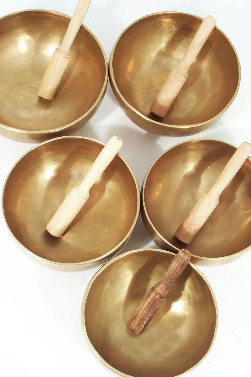 De-Wa singing bowl with beater