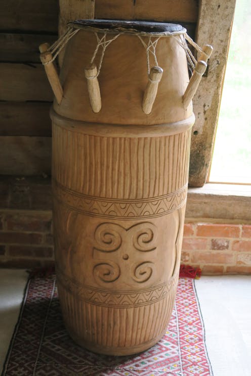 KOW Fontonfrom drums with Sticks and Stand