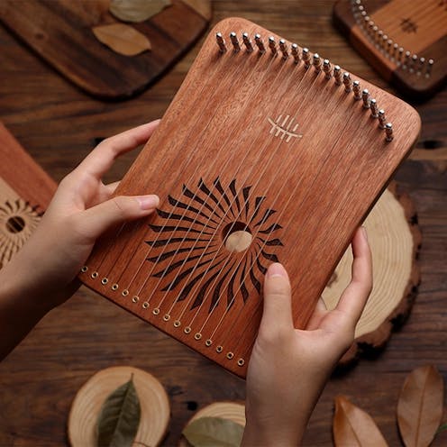 KOW Harpika Sandalwood Kalyre -17 Strings